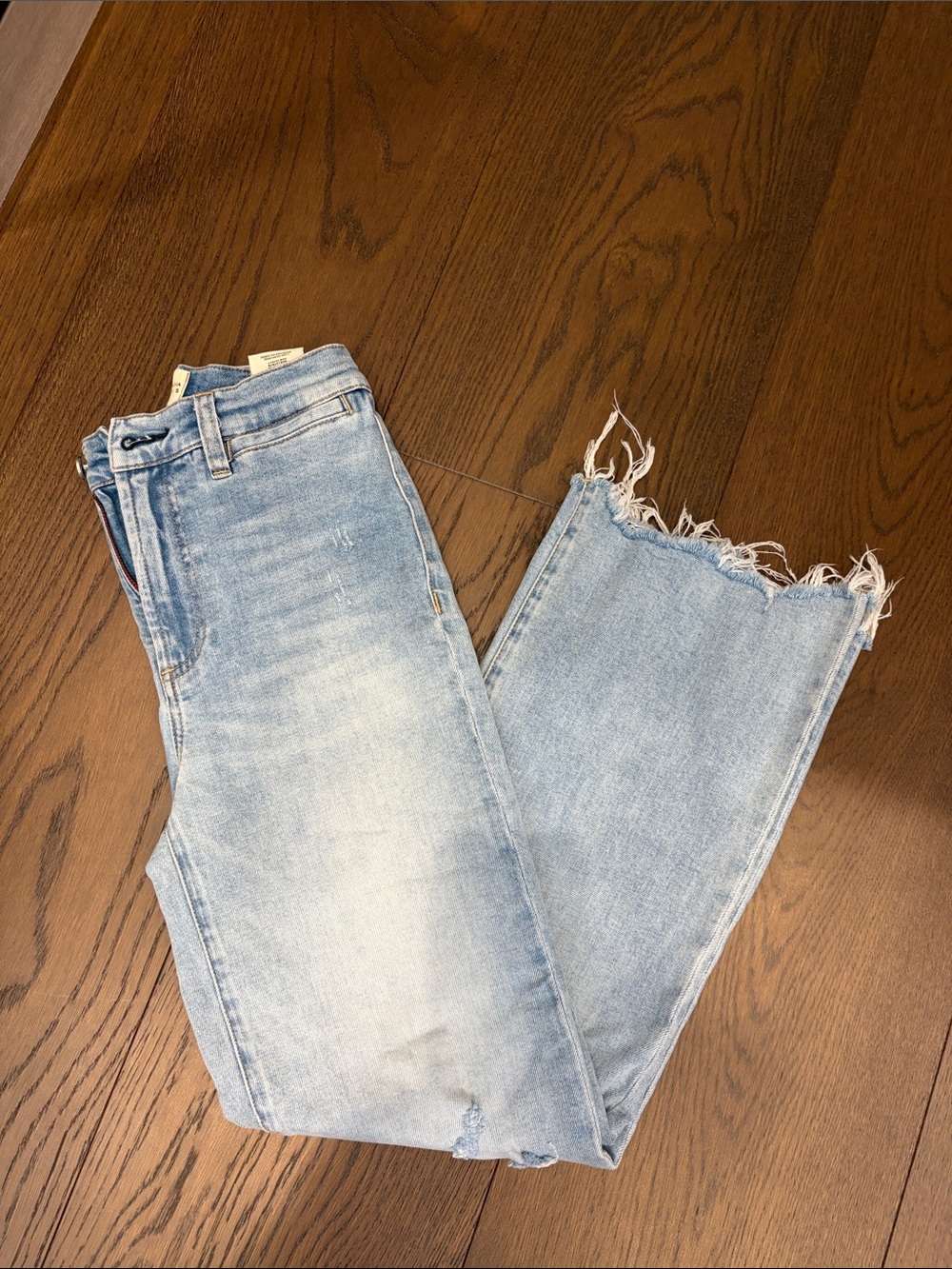 ALICE + OLIVIA CROPPED JEANS 25